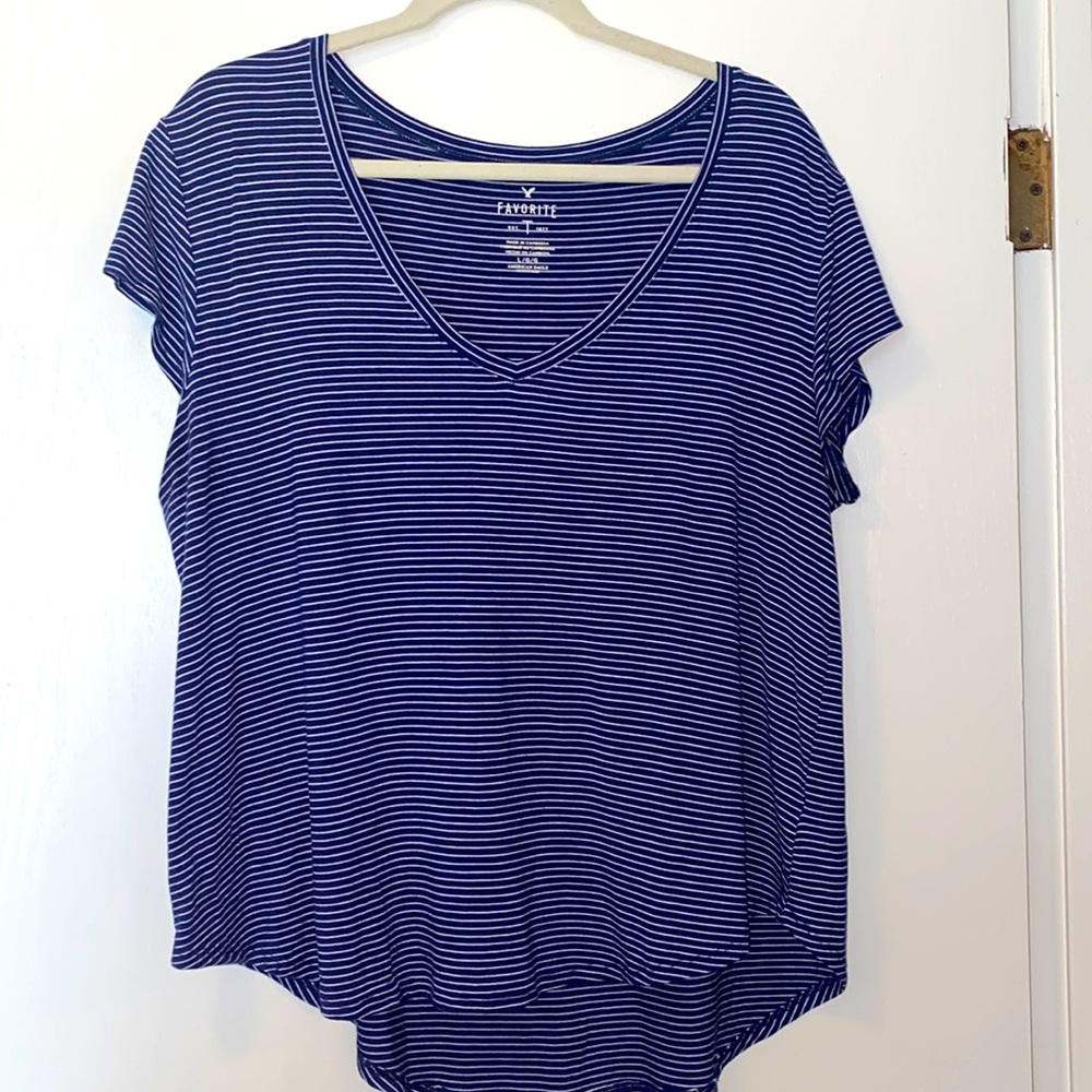 Large, American Eagle, comfy t-shirt - 🥂 sale!